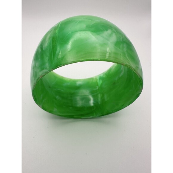Vintage Apple Green Plastic Wide Bangle Bracelet - Picture 4 of 5
